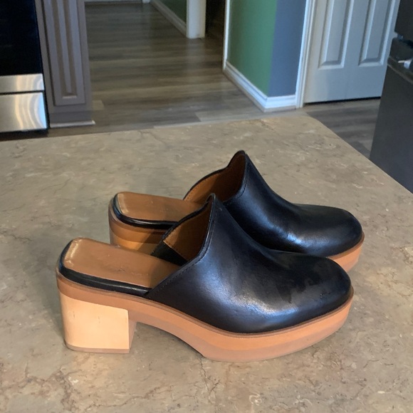 Naturalizer Black and Tan Leather Mules - Picture 3 of 5